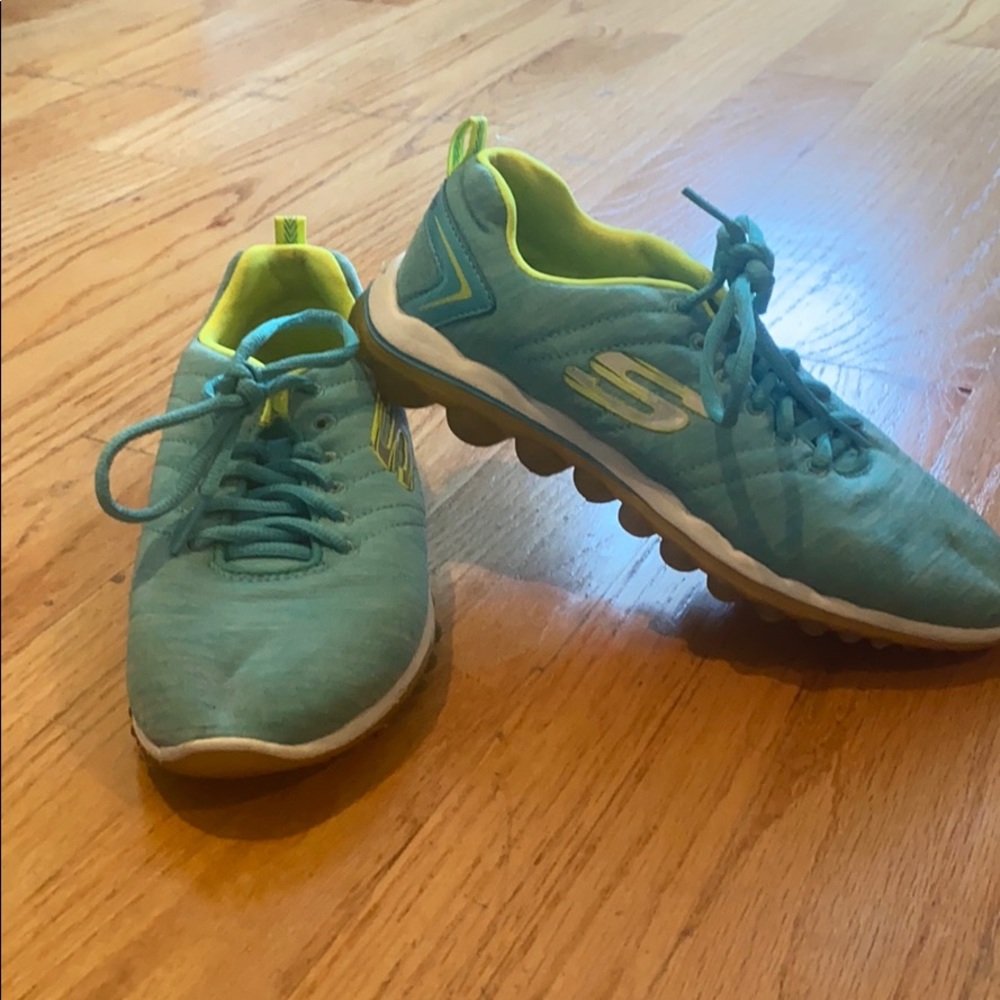 Sketchers cushioned waking shoe size 6.5